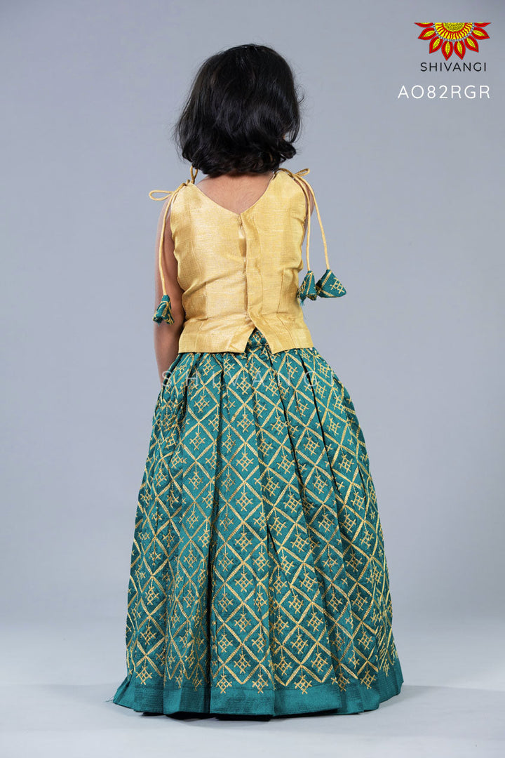 Girls Ramar Green Hanging Star Lehenga Pattu Pavadai