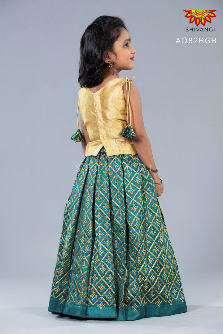 Girls Ramar Green Hanging Star Lehenga Pattu Pavadai